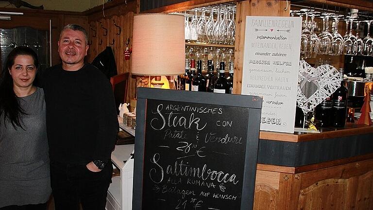 Francesco Grieco und seine Frau Cristina in ihrem italienischen Restaurant in Rehweiler. Trotz aller Schwierigkeiten blicken die Wirtsleute optimistisch in die Zukunft.