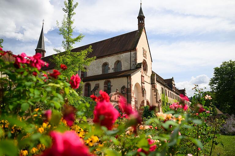 Kurzer Snack zwischendurch? Das Kloster Bronnbach bietet einen tollen Rahmen. Kurzer Snack zwischendurch? Das Kloster Bronnbach bietet einen tollen Rahmen.