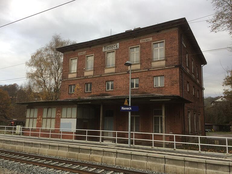 Der Bahnhof in Rieneck wurde 2018 abgerissen. Der Bahnhof in Rieneck wurde 2018 abgerissen.