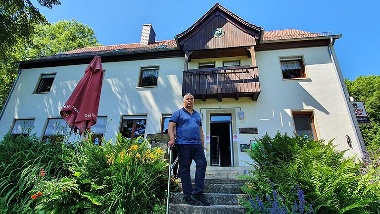 Darf endlich wieder Gäste willkommen heißen: Michael Winkler, Wirt des Schweinfurter Hauses in Oberelsbach.