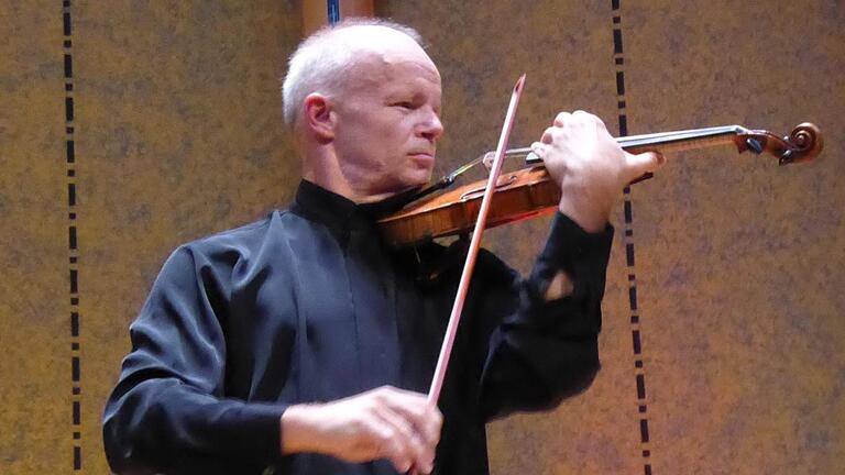 Thomas Zehetmair spielt die Paganini-Capricen. Foto: Gerhild Ahnert       -  Thomas Zehetmair spielt die Paganini-Capricen. Foto: Gerhild Ahnert