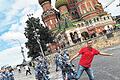 Das etwas andere Erinnerungsbild: Volkhard Bauer posiert auf dem Roten Platz in Moskau.