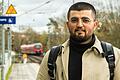 Obaid Sultani studiert an der Hochschule für angewandte Wissenschaften in Schweinfurt und muss regelmäßig nach Würzburg pendeln. Weil das Semesterticket nicht im ÖPNV-Tarif enthalten ist, kostet ihn das monatlich eine Menge Geld.