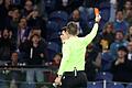FC Porto - AS Rom       -  Schiedsrichter Tobias Stieler zeigt Romas Bryan Cristante die Gelb-Rote Karte.