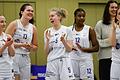 Gute Laune bei (von links) Antonia Fuchsbauer, Paula Wenemoser, Linn Jürgensen, Chanel Ndi und Alexandra Daub von den QOOL Sharks Würzburg. Das Foto entstand nach dem Heimspiel gegen den USC Freiburg II.