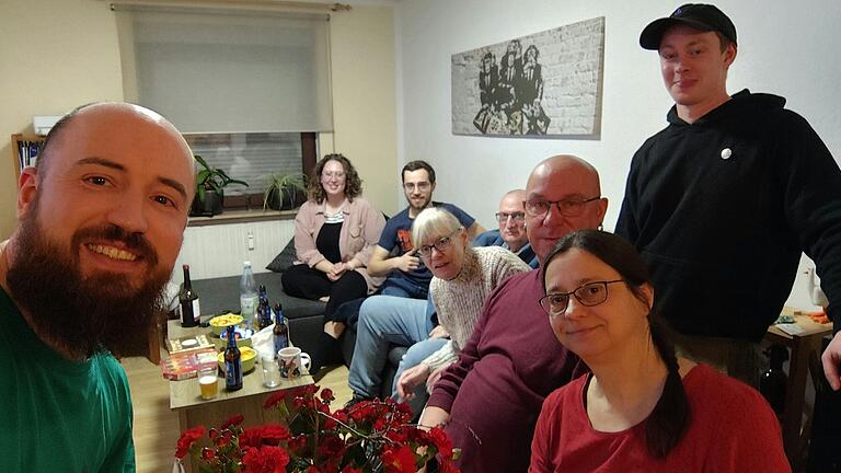 Bei den Linken herrschte gute Stimmung: Ihr Direktkandidat Robert Binder feierte Zuhause. Bei den Linken herrschte gute Stimmung: Ihr Direktkandidat Robert Binder feierte Zuhause.