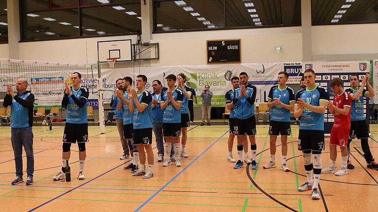 Raus mit Applaus: Die Hammelburg Volleys verabschieden sich von ihren Fans, aber auch aus der 2. Bundesliga.       -  Raus mit Applaus: Die Hammelburg Volleys verabschieden sich von ihren Fans, aber auch aus der 2. Bundesliga.