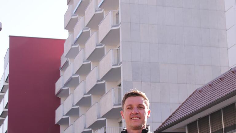 Koch Matthias Brust kehrt in der Pandemie der Schweiz den Rücken und zieht in seine Kissinger Heimat zurück.  Foto: Benedikt Borst       -  Koch Matthias Brust kehrt in der Pandemie der Schweiz den Rücken und zieht in seine Kissinger Heimat zurück.  Foto: Benedikt Borst