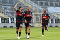 Würzburgs Pascal Moll (links) bejubelt mit Benyas Junge-Abiol dessen Tor zum 1:0.