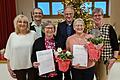 Mit vielen lobenden und dankenden Worten wurden Sigrun Escherich und Martina Buhl verabschiedet. Von links: Vorsitzende der Mitarbeitervertretung Heike Plewa, Pflegedienstleiter Bruno Kleinhenz, Sigrun Escherich, Vorsitzender Bernhard Rösch, Martina Buhl und stv. Pflegedienstleiterin Christine Reinhart.