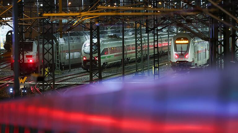 EVG stellt Forderungen für die nächste Tarifrunde vor - Die EVG fordert in den anstehenden Tarifverhandlungen bei der Bahn 7,6 Prozent mehr Geld. EVG stellt Forderungen für die nächste Tarifrunde vor - Die EVG fordert in den anstehenden Tarifverhandlungen bei der Bahn 7,6 Prozent mehr Geld.