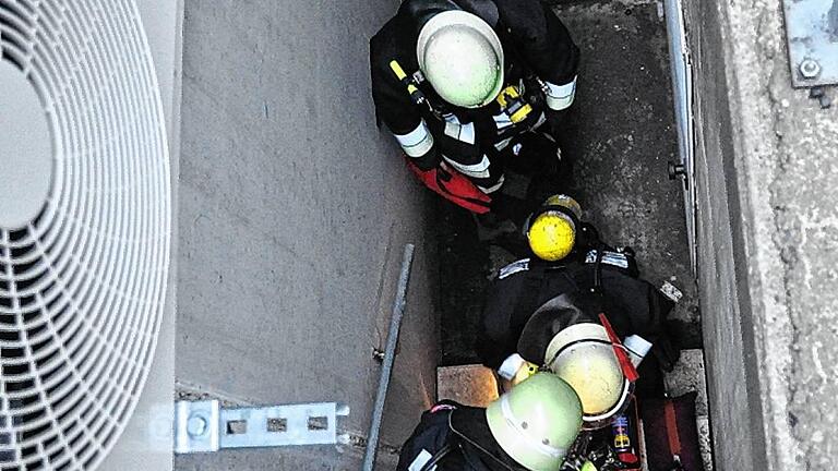 Zum dritten Mal binnen einer Woche rückte die Freiwillige Feuerwehr Maroldsweisach am frühen Samstagabend zur örtlichen Biogasanlage aus. Nach zwei Fehlalarmen stand diesmal eine &ndash; schon länger geplante &ndash; Übung an. Ziel war es unter anderem, den Türöffnungssatz auszuprobieren.