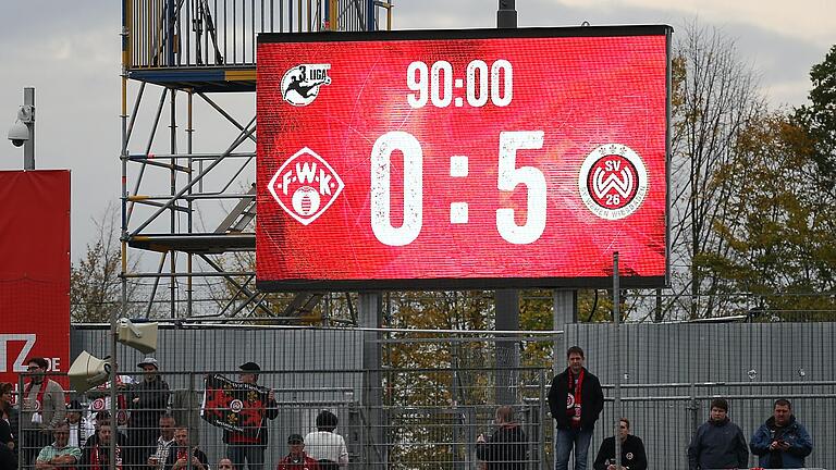 Die deftige 0:5-Klatsche gegen den SV Wehen Wiesbaden hinderte die Kickers-Bosse nicht daran Michael Schiele zum Cheftrainer zu befördern.