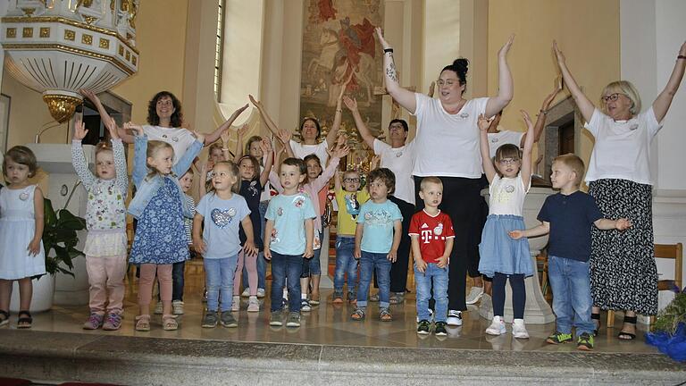 Kinder und Personal der Kita St. Martin Willanzheim.