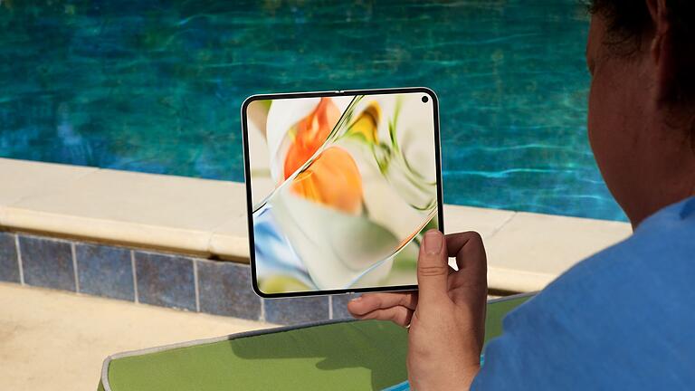 Google Pixel 9 Pro Fold       -  Richtig hell: Die Displays des Google Pixel 9 Pro Fold (1.900 Euro) strahlen mit bis zu 2.700 Candela.