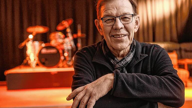 Vom Arbeitslosen zum Szene-Wirt: Otto Keinert hat den „Blauen Adler“ zum beliebten Musik- und Musikertreff gemacht. Vom Arbeitslosen zum Szene-Wirt: Otto Keinert hat den „Blauen Adler“ zum beliebten Musik- und Musikertreff gemacht.