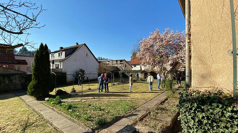 Der Pfarrgarten könnte eine 'grüne Oase' in der Stadt werden. Der Pfarrgarten könnte eine 'grüne Oase' in der Stadt werden.