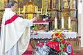 Blumengeschmückt: Die neue Pumpe der Feuerwehr Burgwallbach wurde beim Festgottesdienst in der Pfarrkirche Burgwallbach von Pfarrer Karlheinz Mergenthaler gesegnet.