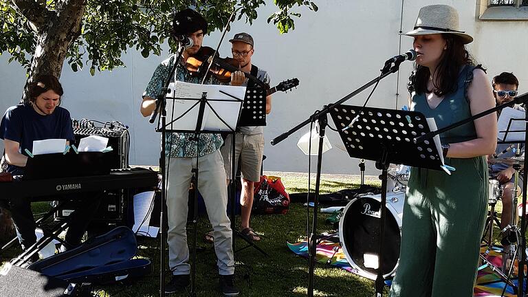 Die Band Cool Bananas untermalte den Gottesdienst musikalisch.