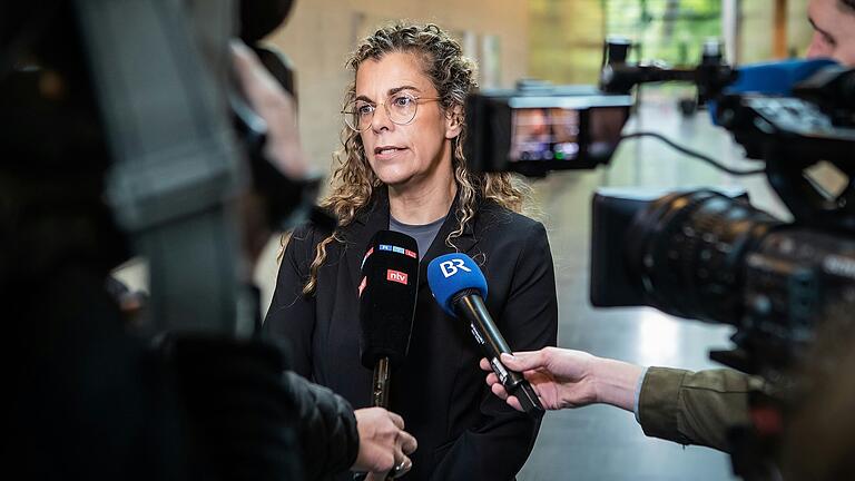 Überraschend schnell konnte die Pressesprecherin des Landgerichts Würzburg, Martina Pfister-Luz, das Ende des ersten Verhandlungstages im Prozess um den Mord in Lohr bekannt geben.&nbsp;