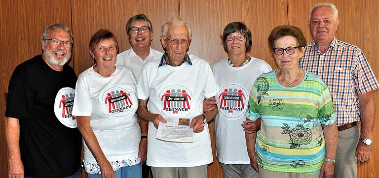 Sie dankten Hugo Hetterich für neun Jahre Einsatz als Leiter des Seniorenkreises Gernach (von links): Hermann Laarz, Monika Seitz, Pfr. Thomas Amrehn, Hugo Hetterich, Inge Arlt, Lotte Hetterich und Diakon Günter Schöneich.