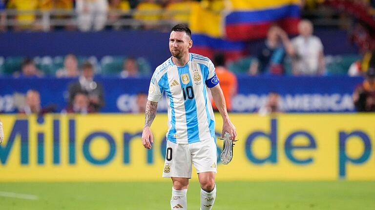 Lionel Messi       -  Im Finale der Copa América gegen Kolumbien verletzte sich Messi am Knöchel.