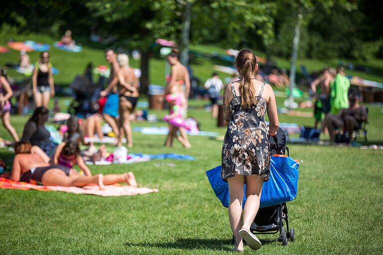 Im Mai öffnen die Schwimmbäder im Landkreis Haßberge: Während das Haßfurter Freibad (im Bild) bereits geöffnet hat, starten Hofheim und Ebern als letztes in die Badesaison 2022.