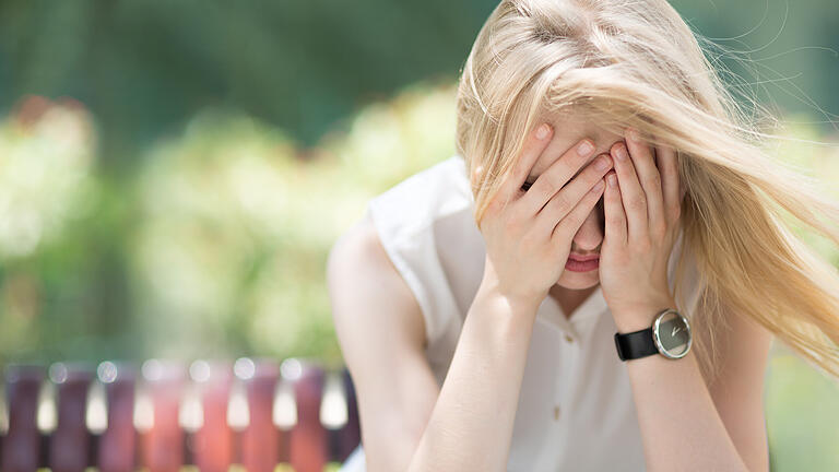 Hochzeit abgesagt       -  Durch das Coronavirus hängen viele Hochzeiten 2020 in der Schwebe - das sorgt bei vielen Brautpaaren für Frust.