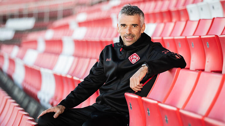 Geht optimistisch in die Restsaison und glaubt an den Klassenerhalt: Kickers-Cheftrainer Danny Schwarz. Geht optimistisch in die Restsaison und glaubt an den Klassenerhalt: Kickers-Cheftrainer Danny Schwarz.