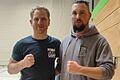 Kickbox-Trainer Sven Amend (links) und Jugendarbeiter Sebastian Czyszczon entwickeln ein Konzept für die Mittelschule Lohr, um Gewalt zu verhindern. D