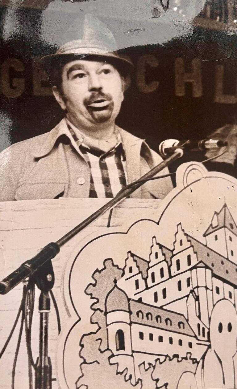 Als Büttenredner in der Prunksitzung 1988 hatte Kuratus Bolko Eichwald, der damalige Seelsorger in Mainberg, sicherlich mehr Zuhörer als bei seinen Predigten in der Kirche.