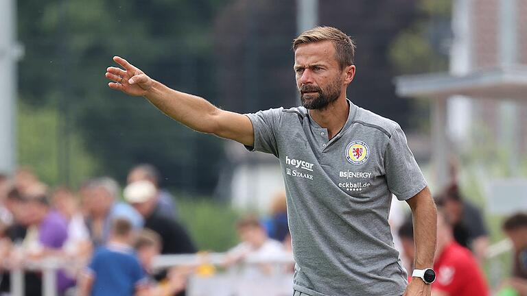 Zählt mit seiner Mannschaft zu den Topfavoriten auf den Aufstieg: Ex-Kickers-Coach und derzeitiger Trainer von Eintracht Braunschweig Michael Schiele