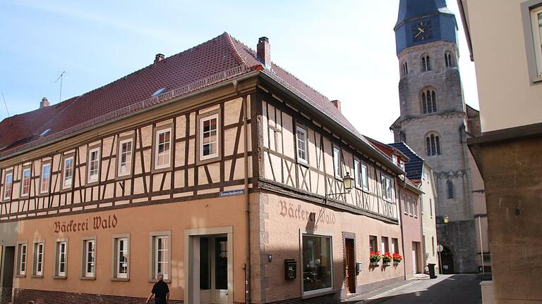 In der historischen Altstadt von Münnerstadt gibt es ein paar Leerstände. Zumindest in drei von ihnen könnten durch das Förderprogramm 'Innenstadt beleben' neue Mieter einziehen. Es gibt Zuschüsse für die Miete und Geld für bauliche Anpassungen. Foto: Thomas Malz - In der historischen Altstadt von Münnerstadt gibt es ein paar Leerstände. Zumindest in drei von ihnen könnten durch das Förderprogramm 'Innenstadt beleben' neue Mieter einziehen. Es gibt Zuschüsse für die Miete und Geld für bauliche Anpassungen. Foto: Thomas Malz In der historischen Altstadt von Münnerstadt gibt es ein paar Leerstände. Zumindest in drei von ihnen könnten durch das Förderprogramm 'Innenstadt beleben' neue Mieter einziehen. Es gibt Zuschüsse für die Miete und Geld für bauliche Anpassungen. Foto: Thomas Malz - In der historischen Altstadt von Münnerstadt gibt es ein paar Leerstände. Zumindest in drei von ihnen könnten durch das Förderprogramm 'Innenstadt beleben' neue Mieter einziehen. Es gibt Zuschüsse für die Miete und Geld für bauliche Anpassungen. Foto: Thomas Malz