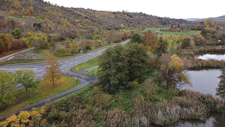 Die von der Unteren Naturschutzbehörde am Landratsamt Würzburg beabsichtigte Erweiterung des Landschaftsschutzgebietes 'Mainufer und Volkenberg' soll im ersten Schritt zwischen Zell und der Landkreisgrenze vor Zellingen den Bereich von Mainufer und Mainauen bis zur Staatsstraße beinhalten. Die von der Unteren Naturschutzbehörde am Landratsamt Würzburg beabsichtigte Erweiterung des Landschaftsschutzgebietes 'Mainufer und Volkenberg' soll im ersten Schritt zwischen Zell und der Landkreisgrenze vor Zellingen den Bereich von Mainufer und Mainauen bis zur Staatsstraße beinhalten. 