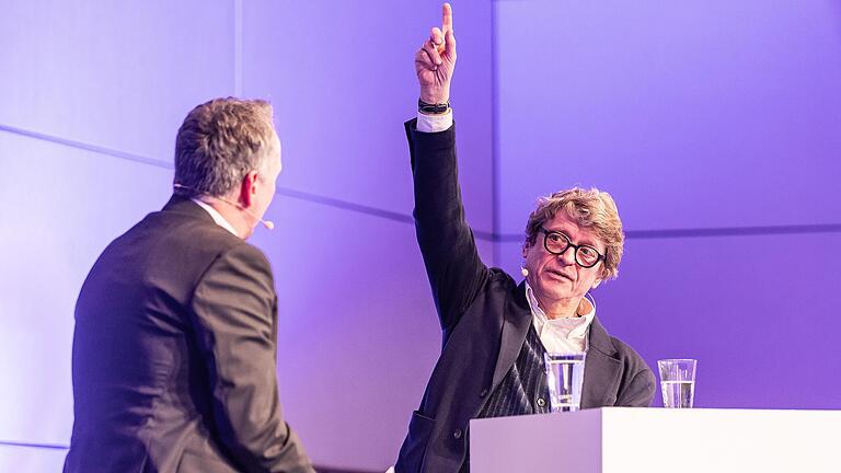Stargast des Abends beim Neujahrsempfang der Mediengruppe Main-Post: Kabarettist Frank-Markus Barwasser (rechts) beim Medientalk mit dem stellvertretenden Chefredakteur Achim Muth. Stargast des Abends beim Neujahrsempfang der Mediengruppe Main-Post: Kabarettist Frank-Markus Barwasser (rechts) beim Medientalk mit dem stellvertretenden Chefredakteur Achim Muth.