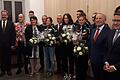 Bei der Ehrung für den Verein Future Fencing Werbach im Rathaus (von links, vorne): Bürgermeister Ottmar Dürr, Matthias Götzelmann (Vorsitzender Sportkreis Tauberbischofsheim), Rita König (Vorsitzende Future Fencing), die Nationalfechterinnen Carolin Golubytskyi, Anne Sauer und Leonie Ebert, Dieter Lammer (Vizepräsident Deutscher Fechter-Bund) und Christoph Schauder (erster Landesbeamter des Main-Tauber-Kreises).&nbsp;