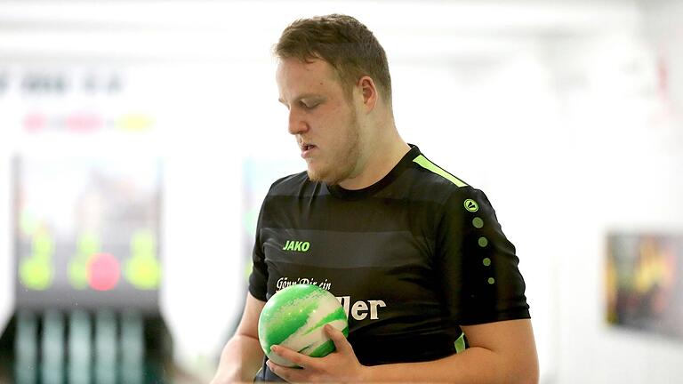 Pascal Österling hofft auf einen baldigen Wiederaufstieg der Kegler des SKK Gut Holz Zeil. Pascal Österling hofft auf einen baldigen Wiederaufstieg der Kegler des SKK Gut Holz Zeil.