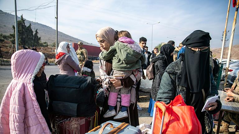 Konflikt in Syrien - Türkei       -  Einige Flüchtlinge kehren aus der Türkei in ihr Heimatland Syrien zurück. Andere warten wegen der noch instabilen Lage lieber ab.