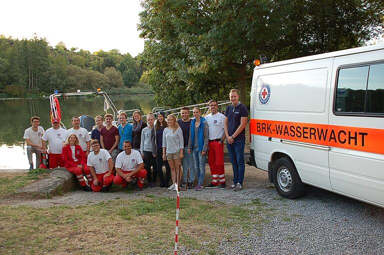 Teilnehmer und Anleiter der Wasserettungs-Fortbildung Foto: Daniel Ostertag / BRK Würzburg Teilnehmer und Anleiter der Wasserettungs-Fortbildung Foto: Daniel Ostertag / BRK Würzburg