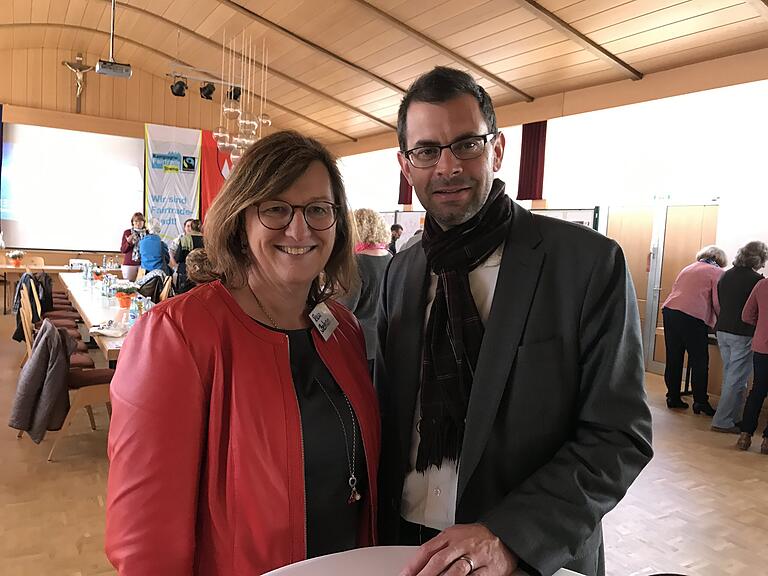 Treffen über die Parteigrenzen hinweg: Landrat Jens Marco Scherf (Grüne) und Rosa Behon (CSU), Bezirksrätin und zweite Bürgermeisterin von Ochsenfurt.