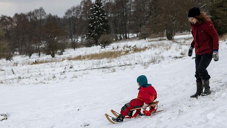 Mitte März, kurz vor dem Frühlingsanfang, schneite es noch einmal. In manchen Teilen der Rhön fielen rund 15 Zentimeter Schnee. Das Foto wurde bei der Thüringer Hütte aufgenommen. Mitte März, kurz vor dem Frühlingsanfang, schneite es noch einmal. In manchen Teilen der Rhön fielen rund 15 Zentimeter Schnee. Das Foto wurde bei der Thüringer Hütte aufgenommen.