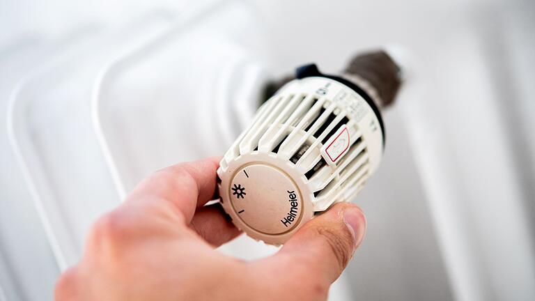 Thermostat einer Heizung.jpeg - Die Kosten für das Heizen können sehr hoch sein. Doch was kostet es, einen Tag zu heizen? Thermostat einer Heizung.jpeg - Die Kosten für das Heizen können sehr hoch sein. Doch was kostet es, einen Tag zu heizen?