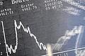 Es geht aufwärts: Am Dienstag knackte der deutsche Leitindex erstmals seit Juli wieder die 10 000-Punkte-Marke. Der Dax startete zu Handelsbeginn bei 9983 Punkten und erreichte 45 Minuten später das Hoch von 10 038,21 Punkten.