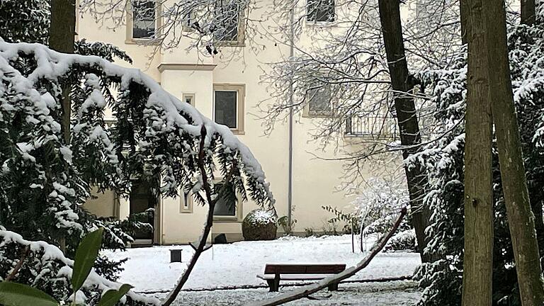 2024 soll im Schloss Löwenhain in Lebenhan ein Tennisinternat eröffnen. Die Einreichung des Bauantrags für das Schlossinternat Bad Neustadt stehe kurz bevor, erklärt Projektleiter Berhard Modl im Interview. 2024 soll im Schloss Löwenhain in Lebenhan ein Tennisinternat eröffnen. Die Einreichung des Bauantrags für das Schlossinternat Bad Neustadt stehe kurz bevor, erklärt Projektleiter Berhard Modl im Interview.