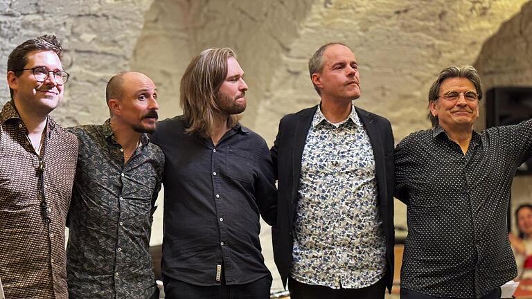 Roberto Bossard New Group       -  Roberto Bossard New Group