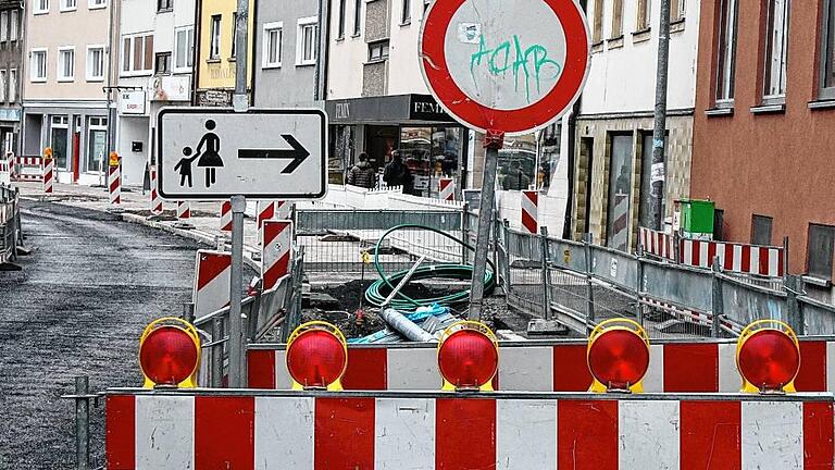 Bauarbeiter &ndash; Fehlanzeige. Auch am Donnerstag tat sich auf der Baustelle in der Hadergasse nichts.