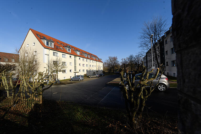 Auf Effizienz getrimmt: In diesem Haus an der Rottendorfer Straße&nbsp;im Frauenland kommen die falschen Quadratmeterangaben häufig vor. Früher gab es hier 14 Wohnungen. Heute sind es mindestens 100 Wohnungen.