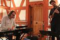 Das Duo 'Wolf und Kürzer': Jannis Krüger am Klavier, João Lucas Moreira an der Gitarre