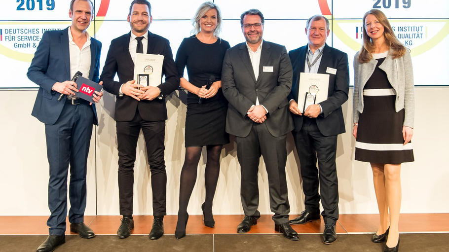 Das logo-Team bei der Preisverleihung des Deutschen Servicepreises 2019. Das logo-Team bei der Preisverleihung des Deutschen Servicepreises 2019.