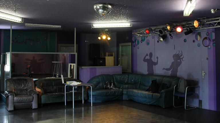 Fast Disco-Feeling: Noch ist der Innenraum des Main-Haus Jugendzentrums in Marktheidenfeld verwaist.